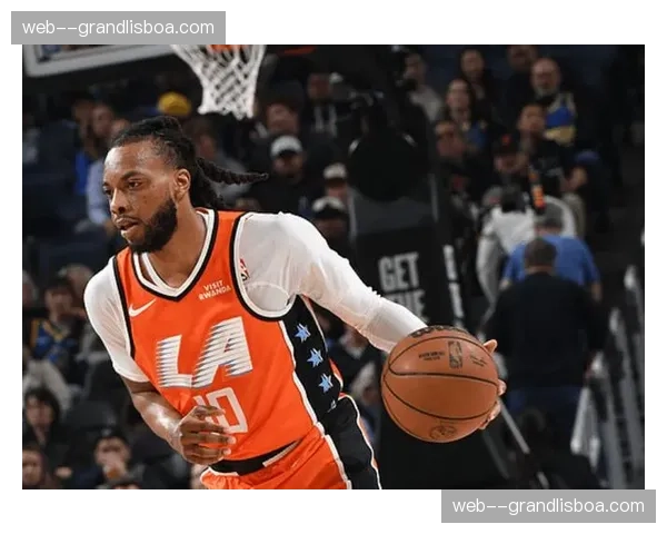 加兰15分6助攻组织流畅 快船控卫融入体系展现传球视野